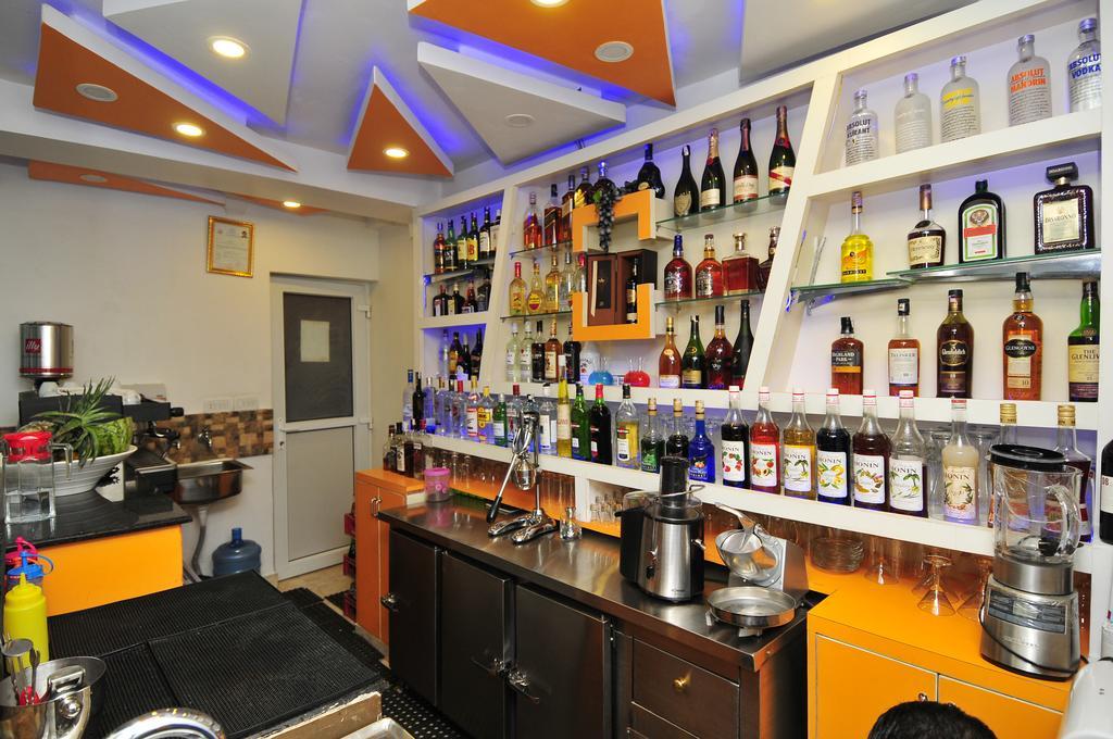 Royal Penguin Boutique Hotel & Spa Катманду Экстерьер фото