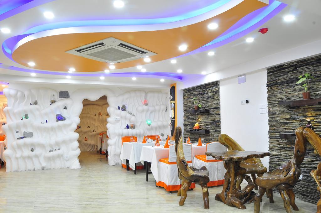 Royal Penguin Boutique Hotel & Spa Катманду Экстерьер фото