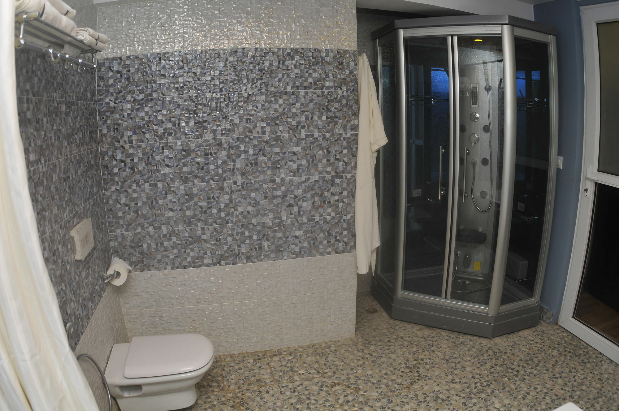 Royal Penguin Boutique Hotel & Spa Катманду Экстерьер фото